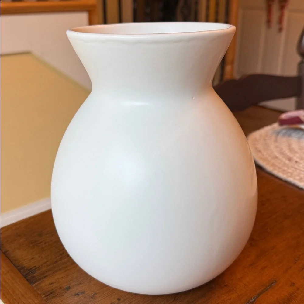MainStays Modern Minimalist Solid White Ceramic Vase 8”